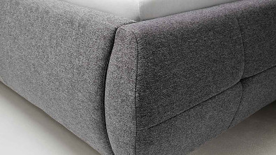 Luxusní čalouněná postel Postelia MATHEO s úložným prostorem, nohy DUB, 180x200 cm Obrázek