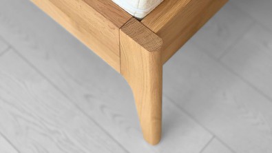 Designová postel z masivu ADRIA dvoulůžko