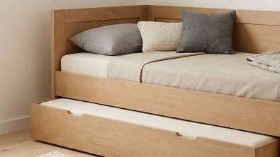 Masivní rohové jednolůžko TRIO do L s multifunkční zásuvkou