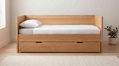 Postel TRIO do U: Designová souhra masivu s chytrou přistýlkou