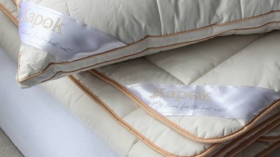 Prikrývka s rounem z přírodního kapoku KAPOK