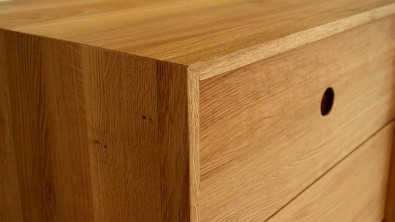 Dřevěná komoda z masivu ROMA 5 zásuvek