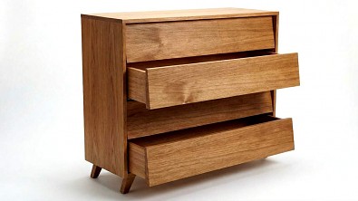 Dřevěná komoda z masivu VENTI 4 zásuvky