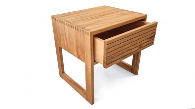 Designový noční stolek z masivu GOZO