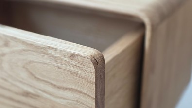 Designový noční stolek z masivu GRADO