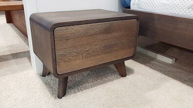 Dřevěný noční stolek z masivu DEIRA, Materiál: Dub, Odstín: Olej Grau Blau #02