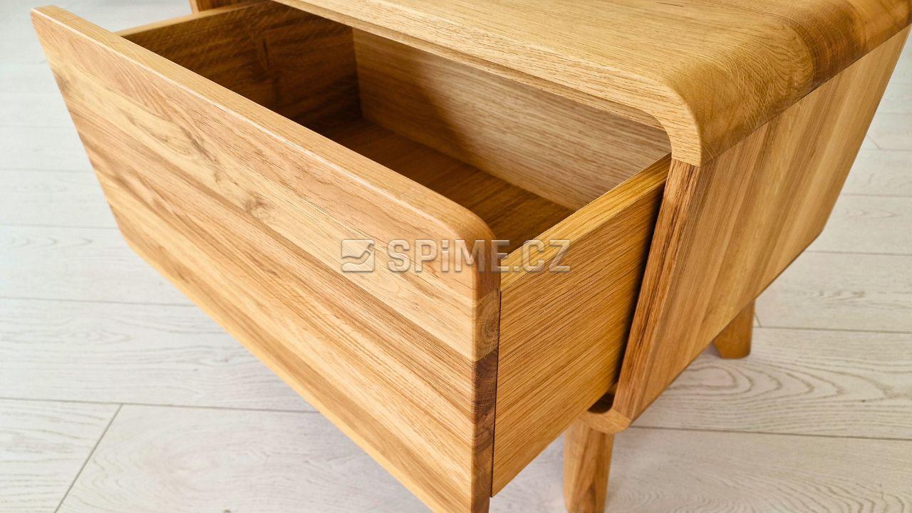Dřevěný noční stolek z masivu DEIRA, Materiál: Dub, Odstín: Olej transparent, detail