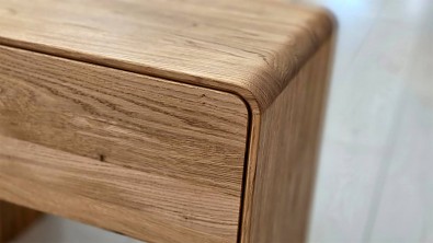 Designový noční stolek z masivu SAVIO