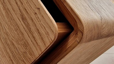 Designový noční stolek z masivu SAVIO