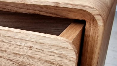 Designový noční stolek z masivu SAVIO