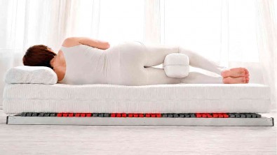 Ortopedický mezikolenní polštář SOMNIA z paměťové pěny pro zdravý spánek na boku