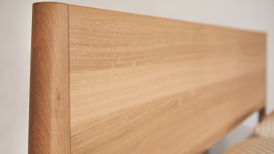 Obrázek produktu: files/postel-z-masivu-adria-detail-hlavoveho-cela.jpg