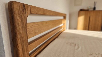 Luxusní postel z poctivého masivu RECCO – designové manželské dvoulůžko