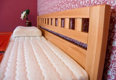 Postel Postelia RHODOS Buk 160x200 - dřevěná postel z masivu o šíři 4 cm Obrázek