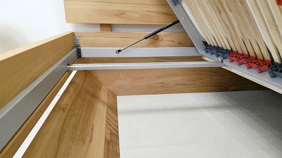 Designová postel z masivu s úložným prostorem SAVONA 