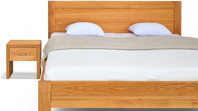 Dřevěná postel z masivu dub ESTER, detailní pohled