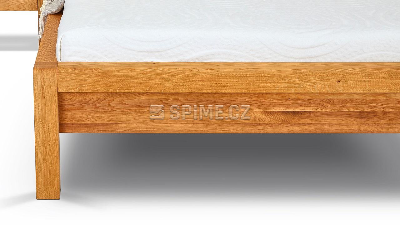 Dřevěná postel STONE, detail nožního čela