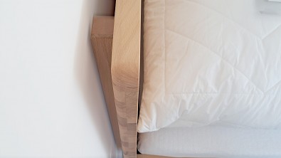 Designová postel z masivu s úložným prostorem SAVONA