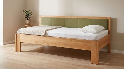 Masivní rozkládací postel ISOLA: Designová pohovka a plnohodnotné dvoulůžko v jednom