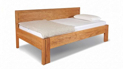 Masivní rozkládací postel ZERI: Celodřevěný design, který se promění v plnohodnotné letiště