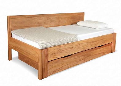 Masivní rozkládací postel ZERI: Celodřevěný design, který se promění v plnohodnotné letiště