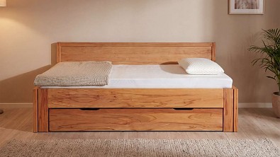 Masivní rozkládací postel ZERI: Celodřevěný design, který se promění v plnohodnotné letiště