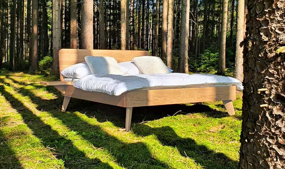 Dvoulůžkové dřevěné postele z masivu