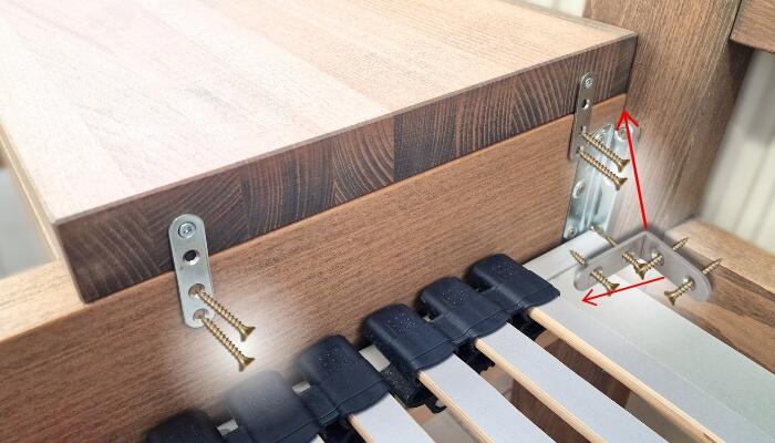 Montáž nočního stolku DOMINO