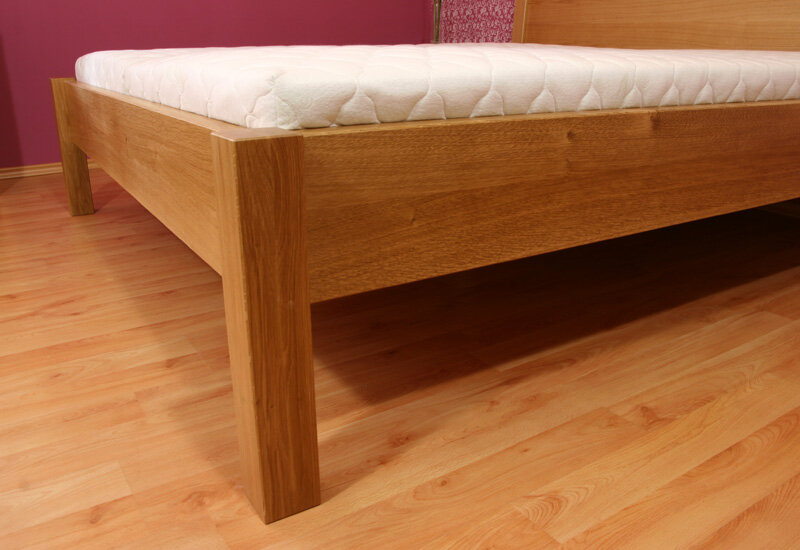 Postel Postelia AMOR Buk 200x200 - Délka postele: 200 cm, Šířka postele: 200 cm,  Výška hlavového čela: 100 cm, Materiál: Masiv Buk,  Odstín: Olej Transparent přírodní odstín,  Provedení: Výška bočnice 45 cm, Středová lať: 1x noha (obrázek 3)