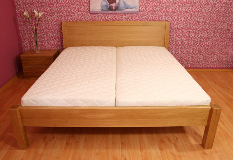 Postel Postelia AMOR Buk 200x200 - Délka postele: 200 cm, Šířka postele: 200 cm,  Výška hlavového čela: 100 cm, Materiál: Masiv Buk,  Odstín: Olej Transparent přírodní odstín,  Provedení: Výška bočnice 45 cm, Středová lať: 1x noha (obrázek 4)