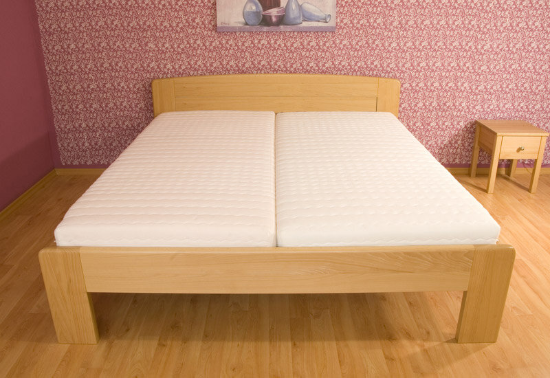 Postel Postelia DANIELO Buk 180x200 - dřevěná postel z masivu o šíři 4 cm (obrázek 2)