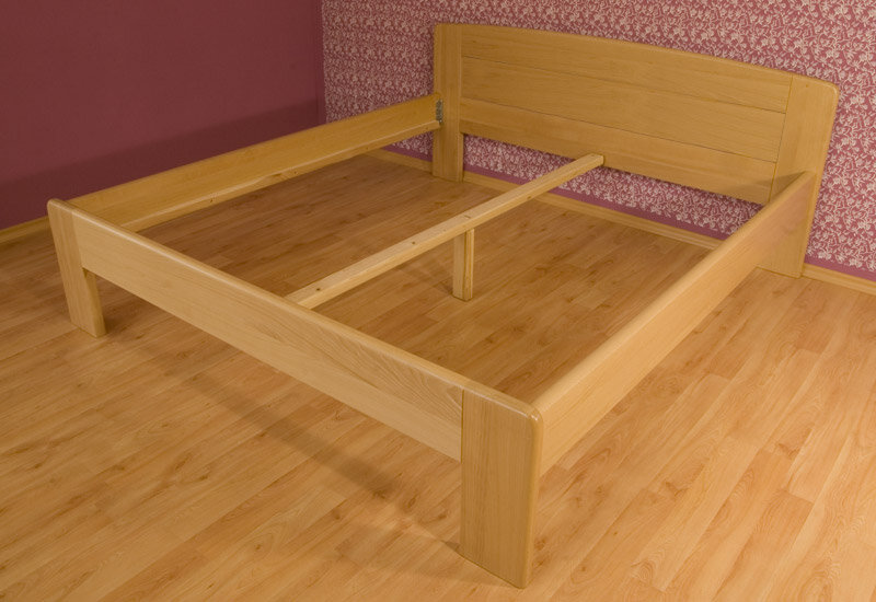 Postel Postelia DANIELO Buk 180x200 - dřevěná postel z masivu o šíři 4 cm (obrázek 5)